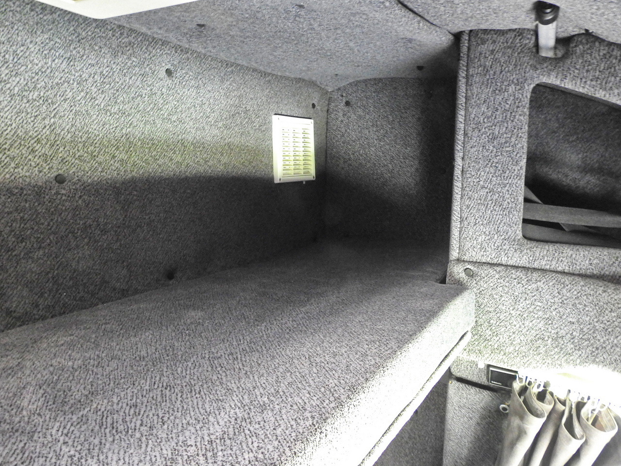 Leasing of IVECO DAILY 70C18 TARPAULIN LIFT 12 PALLETS WEBASTO CRUISE CONTROL TWIN WHEELS AIR CONDITIONING  180HP IVECO DAILY 70C18 TARPAULIN LIFT 12 PALLETS WEBASTO CRUISE CONTROL TWIN WHEELS AIR CONDITIONING  180HP: picture 47