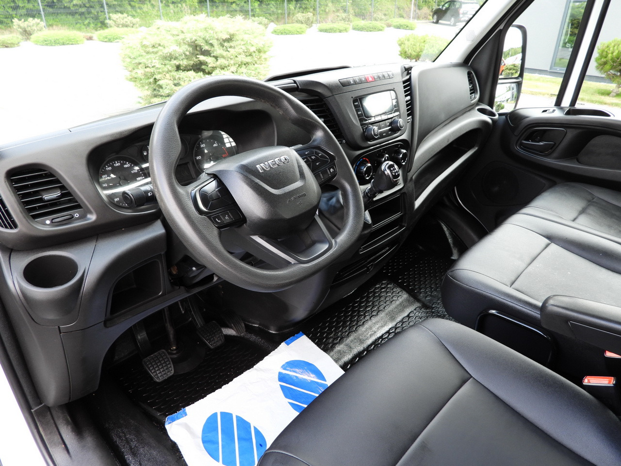 IVECO DAILY CRUISE CONTROL TWIN WHEELS AIR CONDITIONING 140HP - Tipper van: picture 2 IVECO DAILY CRUISE CONTROL TWIN WHEELS AIR CONDITIONING 140HP - Tipper van: picture 2