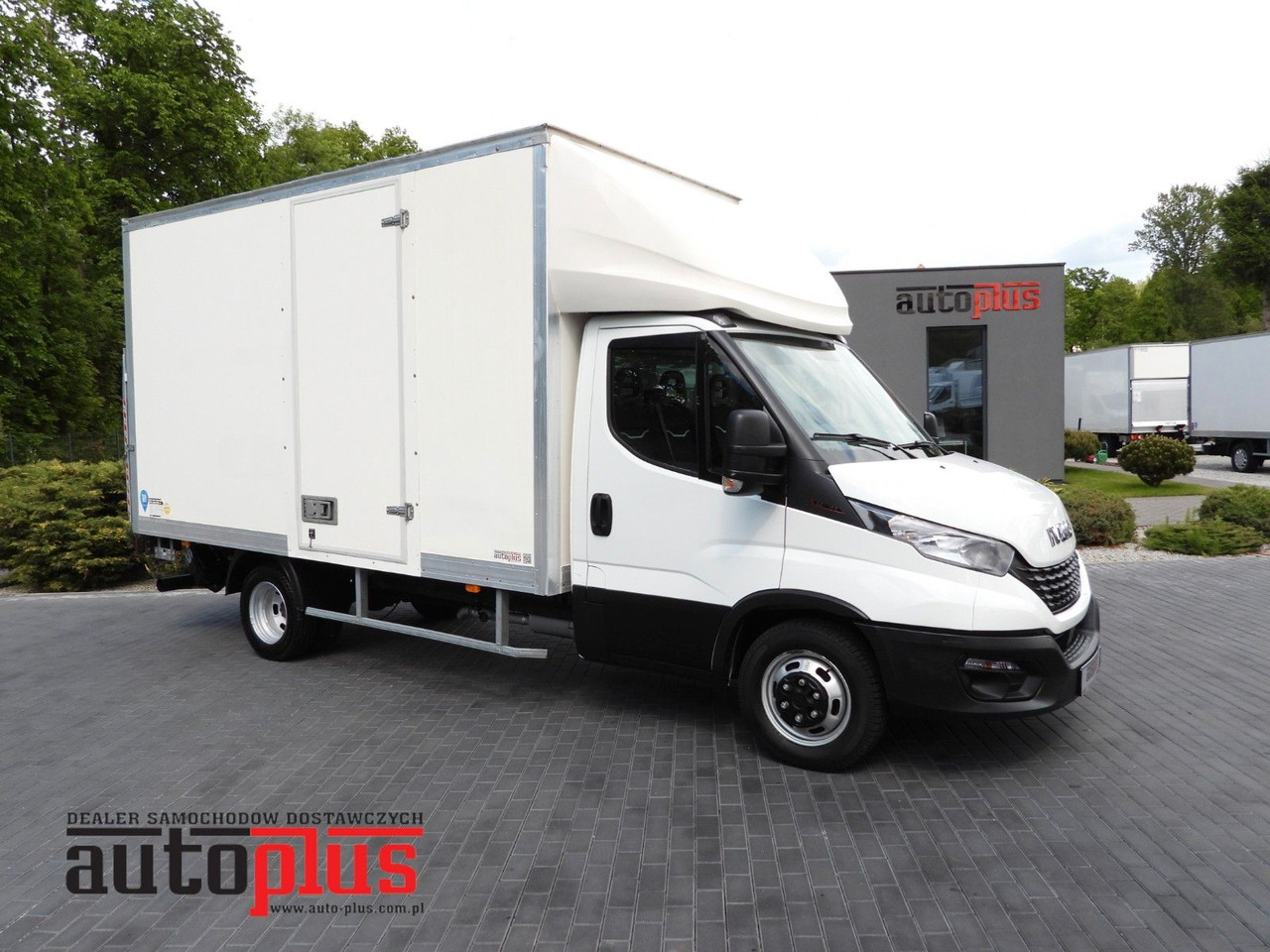 Iveco DAILY 35C16 KOFFER AUFZUG 8 PALETTEN TEMPOMAT Iveco DAILY 35C16 KOFFER AUFZUG 8 PALETTEN TEMPOMAT - Box van: picture 1 Iveco DAILY 35C16 KOFFER AUFZUG 8 PALETTEN TEMPOMAT Iveco DAILY 35C16 KOFFER AUFZUG 8 PALETTEN TEMPOMAT - Box van: picture 1