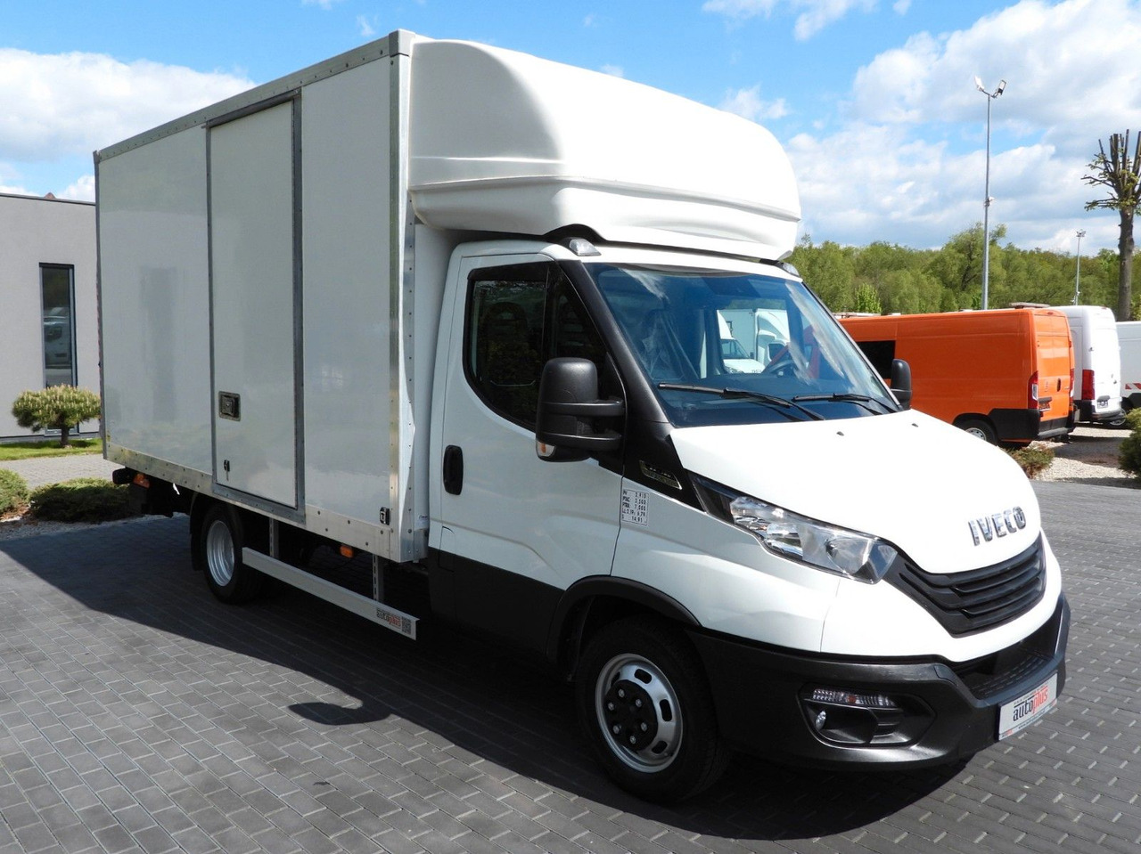 Iveco DAILY 35C16 KOFFER AUFZUG 8 PALETTEN TEMPOMAT - Box van: picture 4 Iveco DAILY 35C16 KOFFER AUFZUG 8 PALETTEN TEMPOMAT - Box van: picture 4