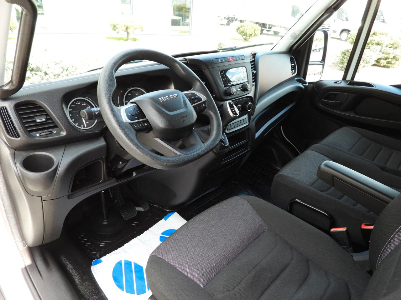 Iveco DAILY 35C16 KOFFER AUFZUG 8 PALETTEN TEMPOMAT - Box van: picture 2 Iveco DAILY 35C16 KOFFER AUFZUG 8 PALETTEN TEMPOMAT - Box van: picture 2