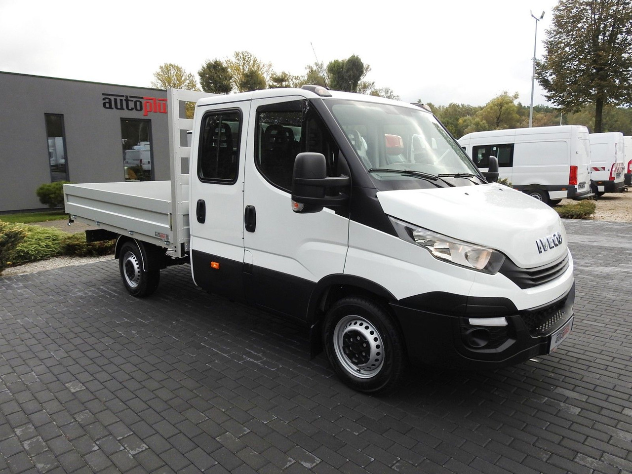 Iveco DAILY 35S15 PRITSCHE DOPPELKABINE DOKA 7 SITZE - Flatbed van, Combi van: picture 4 Iveco DAILY 35S15 PRITSCHE DOPPELKABINE DOKA 7 SITZE - Flatbed van, Combi van: picture 4