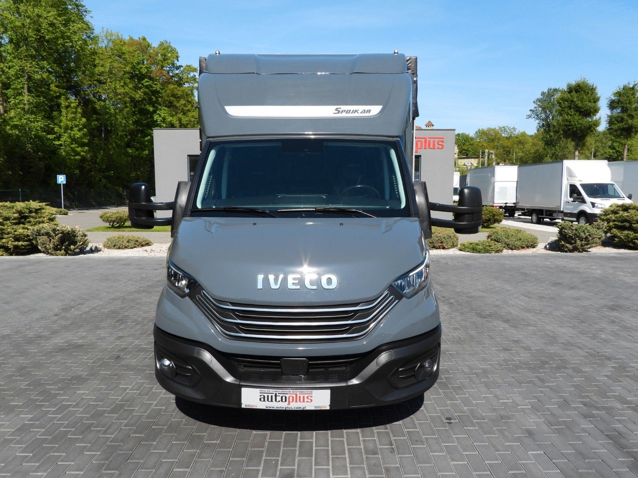 Iveco DAILY 35S18 PRITSCHE PLANE 10 PALETTEN WEBASTO - Curtain side van, Combi van: picture 5 Iveco DAILY 35S18 PRITSCHE PLANE 10 PALETTEN WEBASTO - Curtain side van, Combi van: picture 5