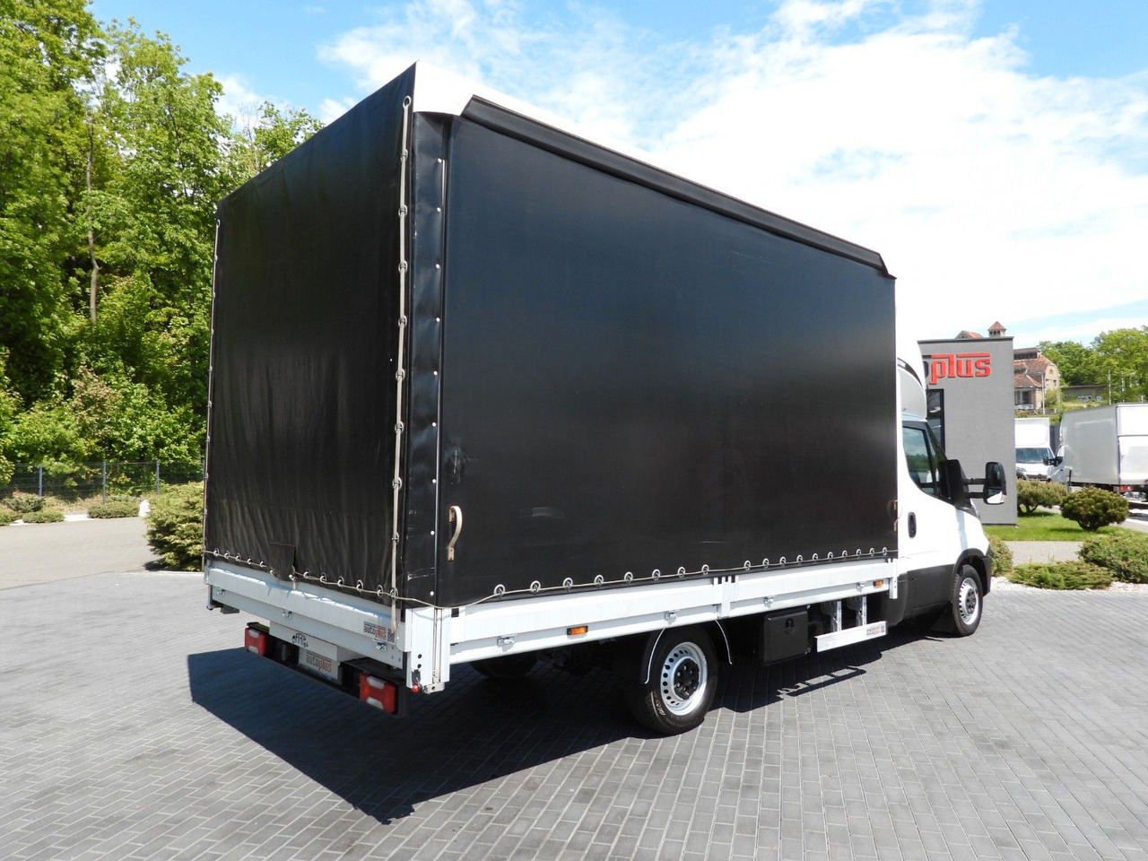 Iveco DAILY 35S18 PRITSCHE PLANE 10 PALETTEN WEBASTO - Curtain side van, Combi van: picture 3 Iveco DAILY 35S18 PRITSCHE PLANE 10 PALETTEN WEBASTO - Curtain side van, Combi van: picture 3