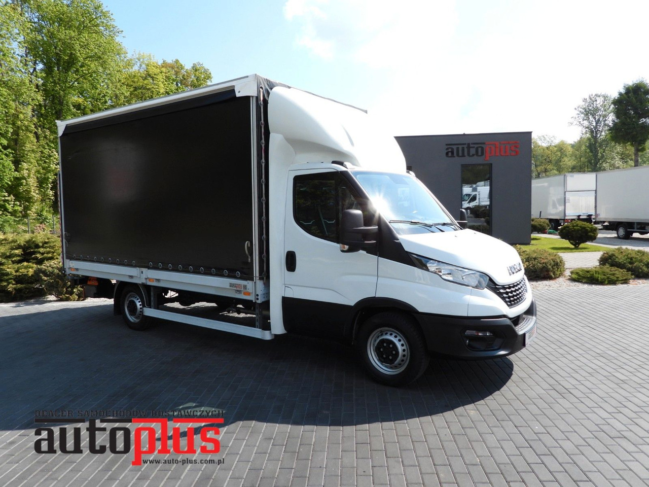 Iveco DAILY 35S18 PRITSCHE PLANE AUFZUG 8 PALETTEN - Curtain side van: picture 1 Iveco DAILY 35S18 PRITSCHE PLANE AUFZUG 8 PALETTEN - Curtain side van: picture 1