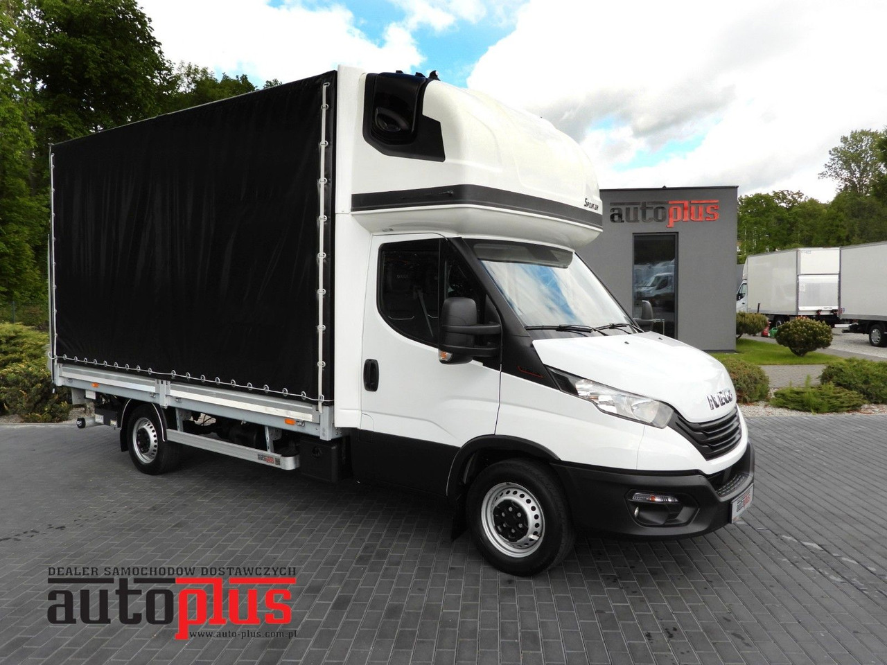 Iveco DAILY 35S18 PRITSCHE PLANE AUFZUG 8 PALETTEN - Curtain side van: picture 1 Iveco DAILY 35S18 PRITSCHE PLANE AUFZUG 8 PALETTEN - Curtain side van: picture 1