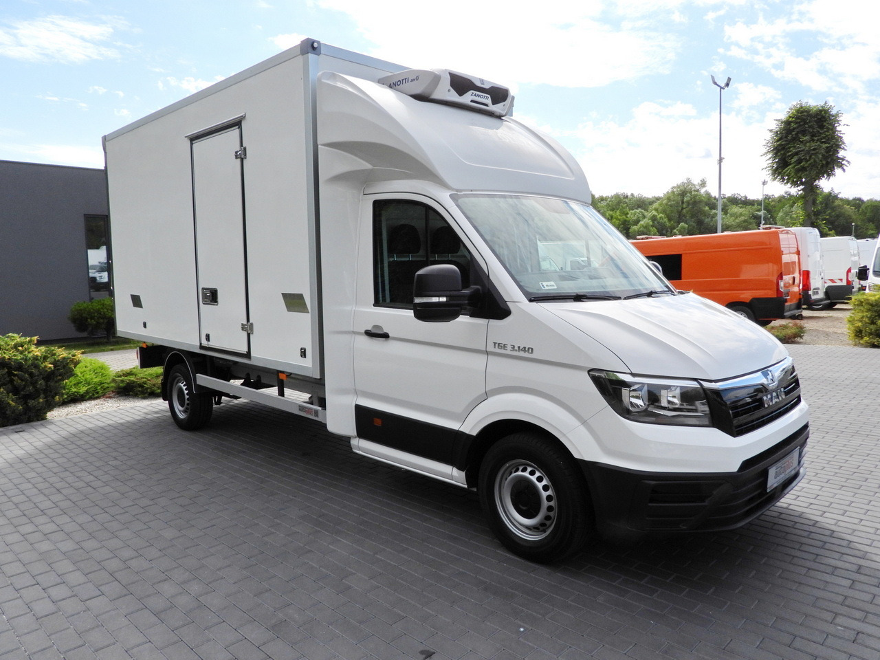 MAN TGE 3.140 REGRIGERATOR BOX -1*C 8 PALLETS HEATING FUNCTION CRUISE CONTROL PNEUMATICS AIR CONDITIONING 140HP - Refrigerated van: picture 4 MAN TGE 3.140 REGRIGERATOR BOX -1*C 8 PALLETS HEATING FUNCTION CRUISE CONTROL PNEUMATICS AIR CONDITIONING 140HP - Refrigerated van: picture 4