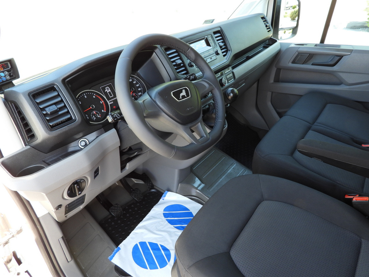 MAN TGE 3.140 REGRIGERATOR BOX -1*C 8 PALLETS HEATING FUNCTION CRUISE CONTROL PNEUMATICS AIR CONDITIONING 140HP - Refrigerated van: picture 2 MAN TGE 3.140 REGRIGERATOR BOX -1*C 8 PALLETS HEATING FUNCTION CRUISE CONTROL PNEUMATICS AIR CONDITIONING 140HP - Refrigerated van: picture 2