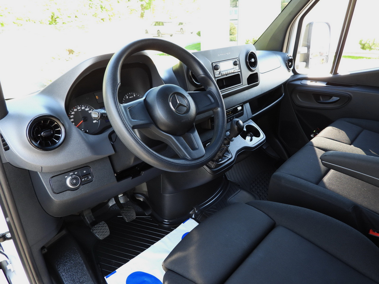 MERCEDES SPRINTER 315 BOX LIFT 8 PALLETS AIR CONDITIONING 150HP - Box van: picture 2 MERCEDES SPRINTER 315 BOX LIFT 8 PALLETS AIR CONDITIONING 150HP - Box van: picture 2