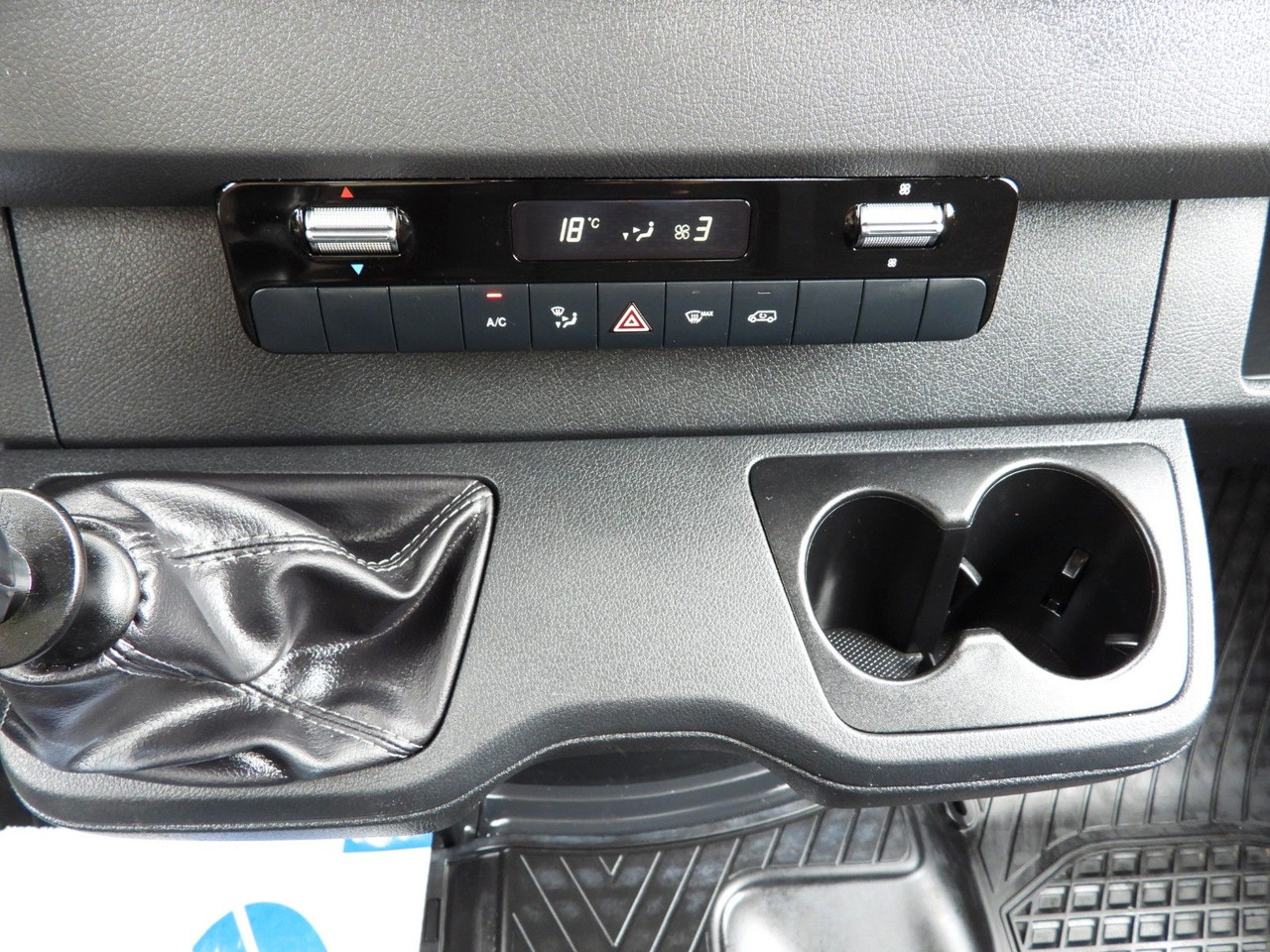Flatbed van Mercedes-Benz SPRINTER 315 PRITSCHE 8 PALETTEN TEMPOMAT: picture 26