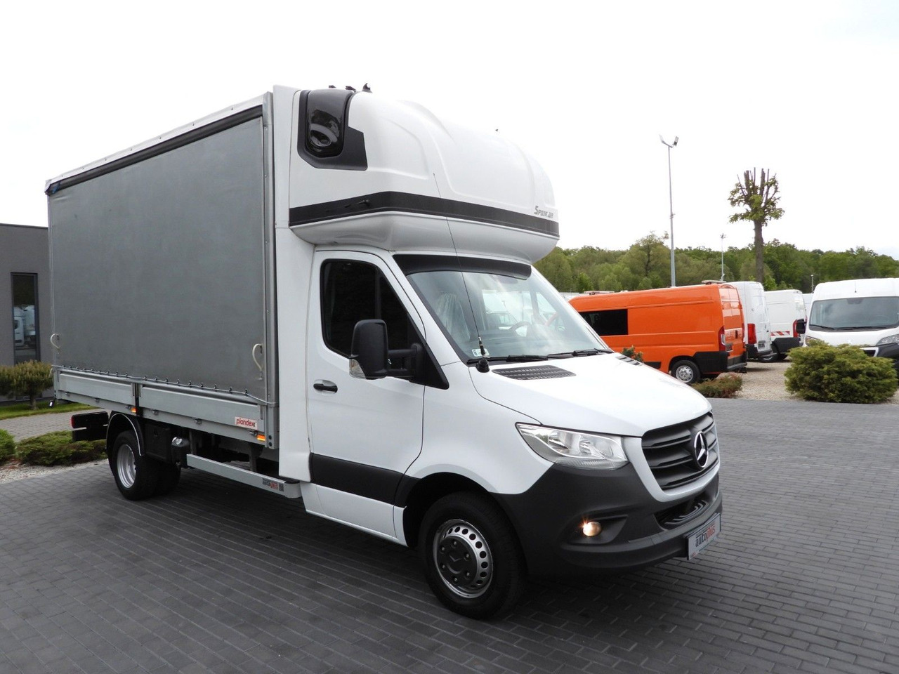 Mercedes-Benz SPRINTER 519 PRITSCHE PLANE 8 PALETTEN WEBASTO - Curtain side van: picture 4 Mercedes-Benz SPRINTER 519 PRITSCHE PLANE 8 PALETTEN WEBASTO - Curtain side van: picture 4
