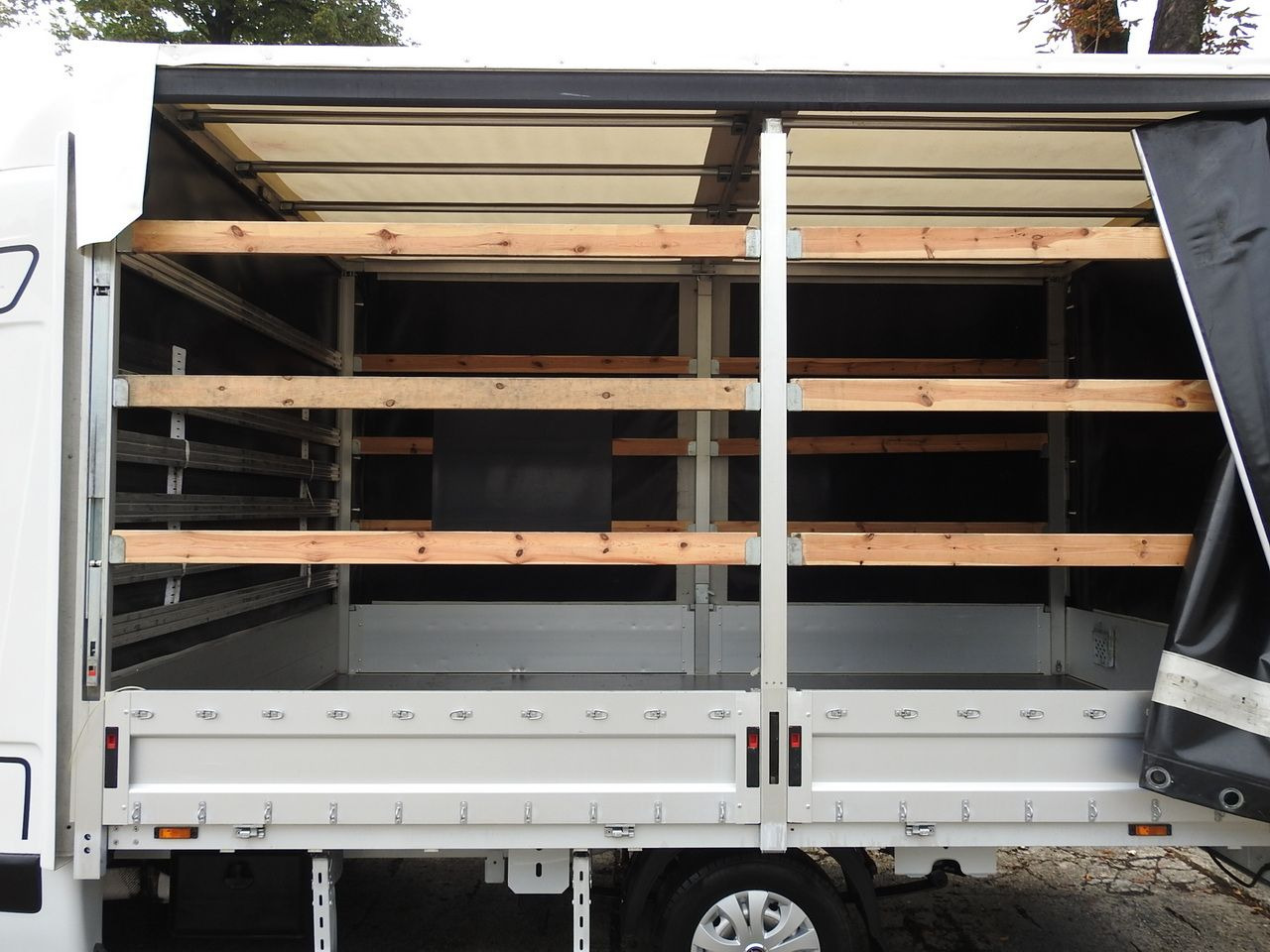 Curtain side van OPEL MOVANO: picture 28