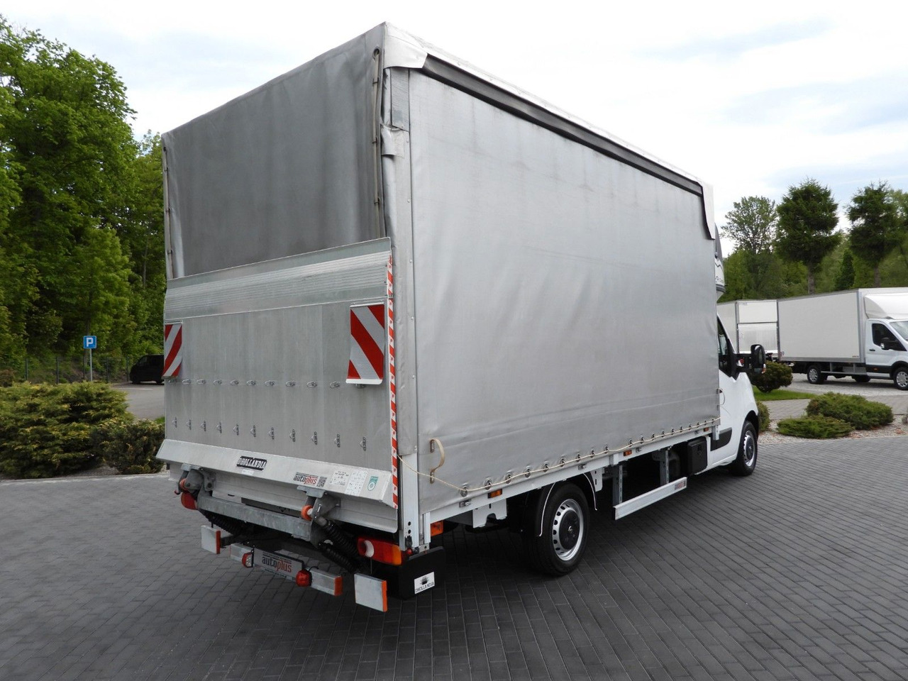 Opel MOVANO PRITSCHE PLANE AUFZUG 9 PALETTEN WEBASTO - Curtain side van: picture 3 Opel MOVANO PRITSCHE PLANE AUFZUG 9 PALETTEN WEBASTO - Curtain side van: picture 3