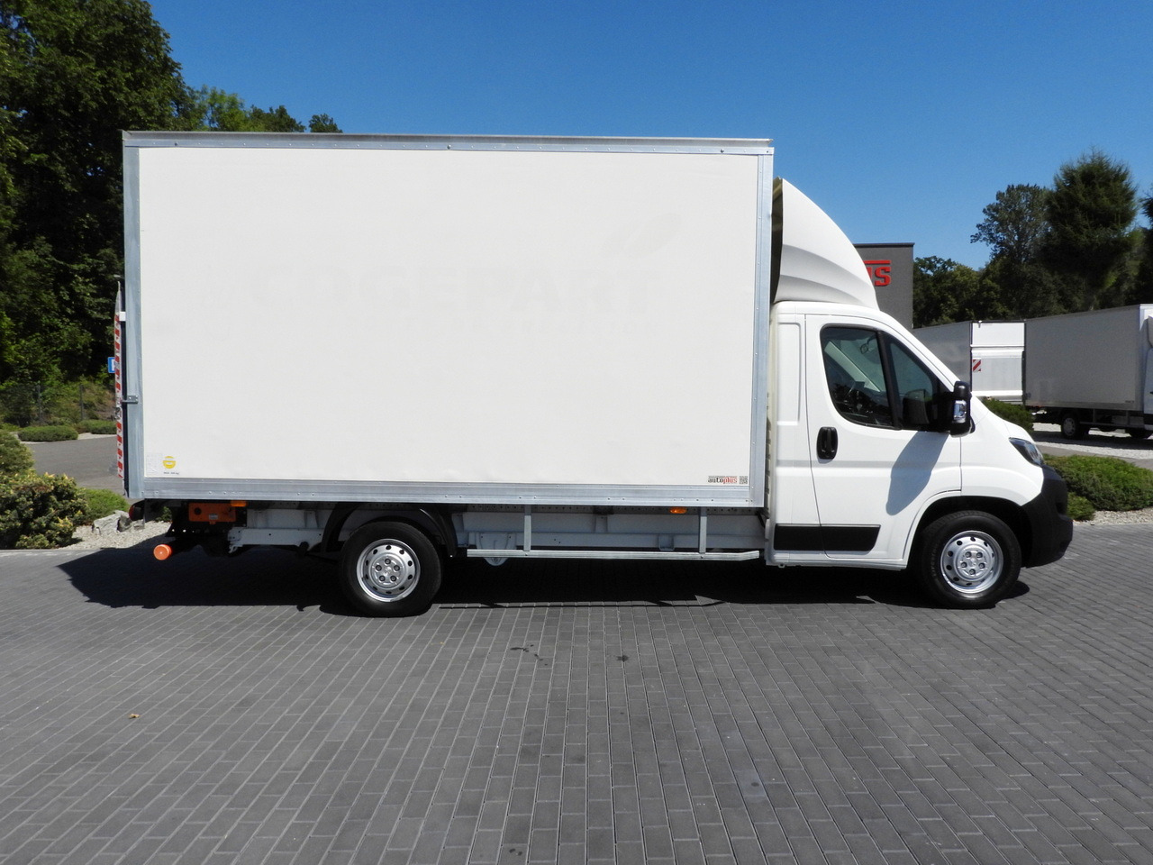 Box van PEUGEOT BOXER BOX LIFT 8 PALLETS CRUISE CONTROL AIR CONDITIONING 130HP: picture 7 Box van PEUGEOT BOXER BOX LIFT 8 PALLETS CRUISE CONTROL AIR CONDITIONING 130HP: picture 7