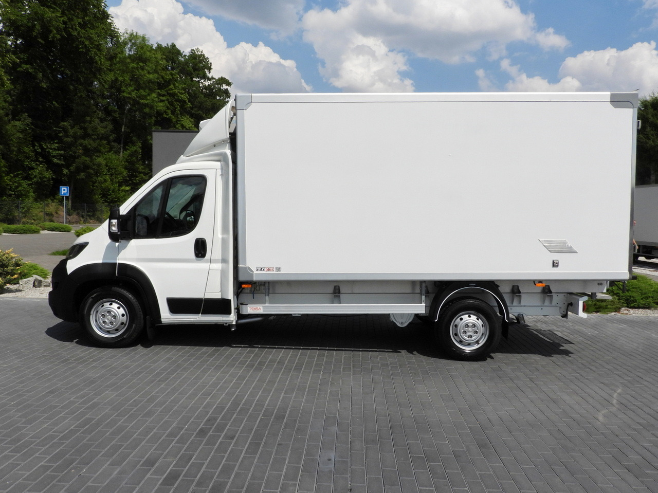 Refrigerated van PEUGEOT BOXER REGRIGERATOR BOX 0*C 8 PALLETS CRUISE CONTROL LED LIGHTS AIR CONDITIONING 165HP: picture 9 Refrigerated van PEUGEOT BOXER REGRIGERATOR BOX 0*C 8 PALLETS CRUISE CONTROL LED LIGHTS AIR CONDITIONING 165HP: picture 9