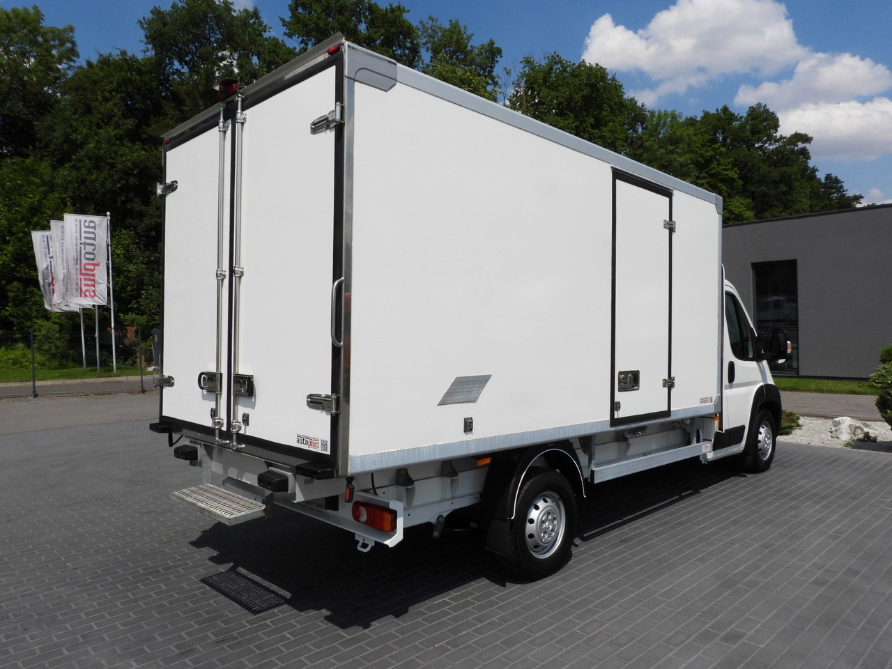 Refrigerated van PEUGEOT BOXER REGRIGERATOR BOX 0*C 8 PALLETS CRUISE CONTROL LED LIGHTS AIR CONDITIONING 165HP: picture 14 Refrigerated van PEUGEOT BOXER REGRIGERATOR BOX 0*C 8 PALLETS CRUISE CONTROL LED LIGHTS AIR CONDITIONING 165HP: picture 14
