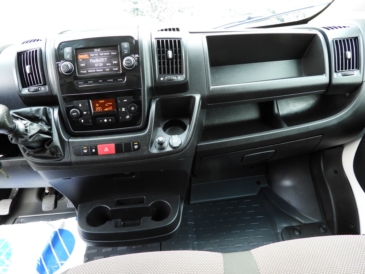 Refrigerated van PEUGEOT BOXER REGRIGERATOR BOX 0*C 8 PALLETS CRUISE CONTROL LED LIGHTS AIR CONDITIONING 165HP: picture 38 Refrigerated van PEUGEOT BOXER REGRIGERATOR BOX 0*C 8 PALLETS CRUISE CONTROL LED LIGHTS AIR CONDITIONING 165HP: picture 38