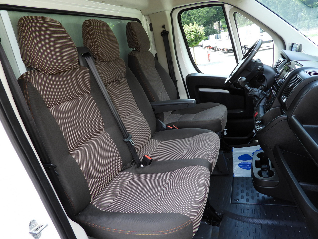 Refrigerated van PEUGEOT BOXER REGRIGERATOR BOX 0*C 8 PALLETS CRUISE CONTROL LED LIGHTS AIR CONDITIONING 165HP: picture 46 Refrigerated van PEUGEOT BOXER REGRIGERATOR BOX 0*C 8 PALLETS CRUISE CONTROL LED LIGHTS AIR CONDITIONING 165HP: picture 46