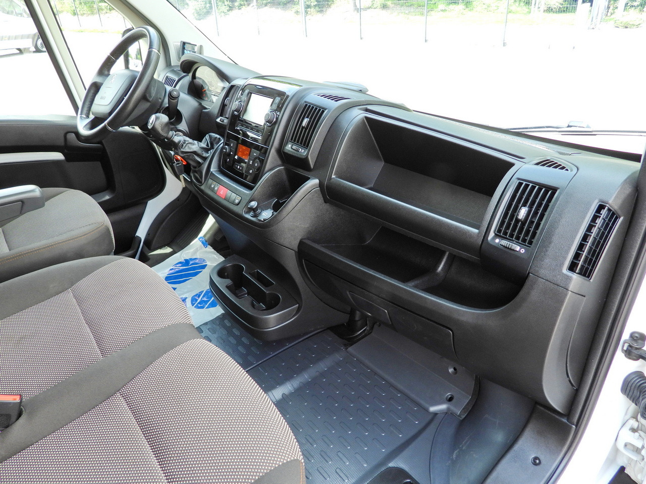 Refrigerated van PEUGEOT BOXER REGRIGERATOR BOX 0*C 8 PALLETS CRUISE CONTROL LED LIGHTS AIR CONDITIONING 165HP: picture 47 Refrigerated van PEUGEOT BOXER REGRIGERATOR BOX 0*C 8 PALLETS CRUISE CONTROL LED LIGHTS AIR CONDITIONING 165HP: picture 47