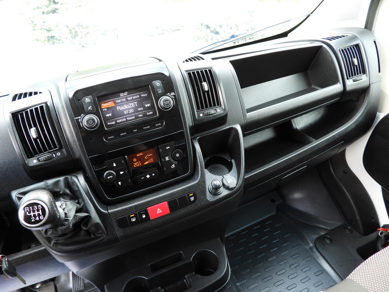 Refrigerated van PEUGEOT BOXER REGRIGERATOR BOX 0*C 8 PALLETS CRUISE CONTROL LED LIGHTS AIR CONDITIONING 165HP: picture 37 Refrigerated van PEUGEOT BOXER REGRIGERATOR BOX 0*C 8 PALLETS CRUISE CONTROL LED LIGHTS AIR CONDITIONING 165HP: picture 37