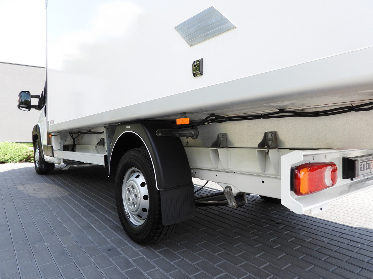 Refrigerated van PEUGEOT BOXER REGRIGERATOR BOX 0*C 8 PALLETS CRUISE CONTROL LED LIGHTS AIR CONDITIONING 165HP: picture 17 Refrigerated van PEUGEOT BOXER REGRIGERATOR BOX 0*C 8 PALLETS CRUISE CONTROL LED LIGHTS AIR CONDITIONING 165HP: picture 17