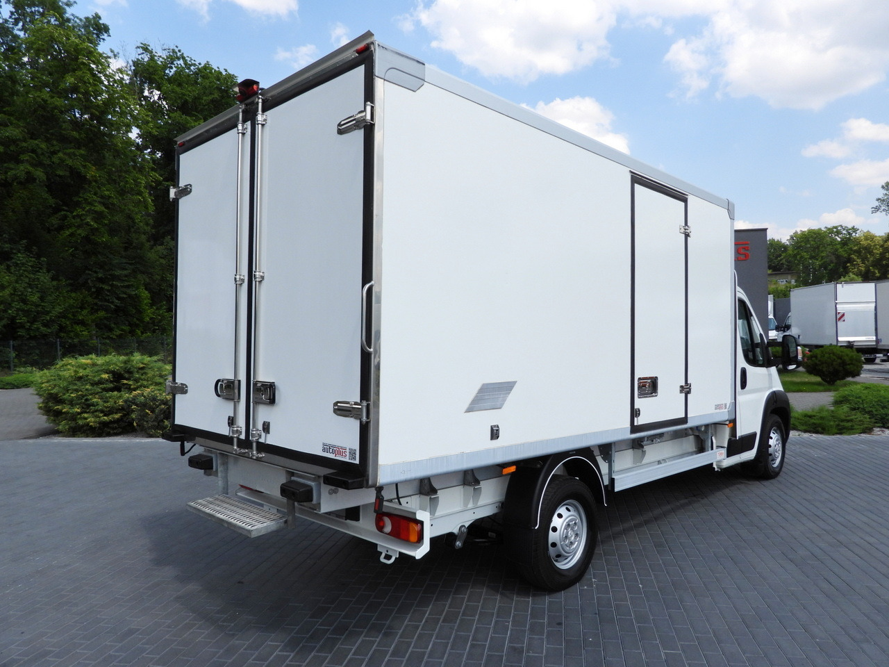 PEUGEOT BOXER REGRIGERATOR BOX 0*C 8 PALLETS CRUISE CONTROL LED LIGHTS AIR CONDITIONING  165HP - Refrigerated van: picture 3 PEUGEOT BOXER REGRIGERATOR BOX 0*C 8 PALLETS CRUISE CONTROL LED LIGHTS AIR CONDITIONING  165HP - Refrigerated van: picture 3