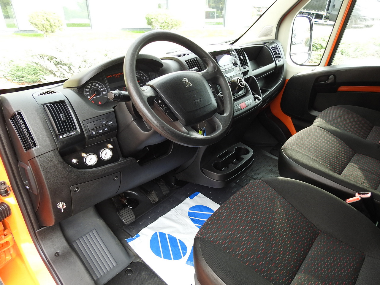 PEUGEOT BOXER STAKE BODY TARPAULIN DOUBLE CABIN DOKA 7 SEATS AIR CONDITIONING PNEUMATICS 140HP - Combi van: picture 2 PEUGEOT BOXER STAKE BODY TARPAULIN DOUBLE CABIN DOKA 7 SEATS AIR CONDITIONING PNEUMATICS 140HP - Combi van: picture 2