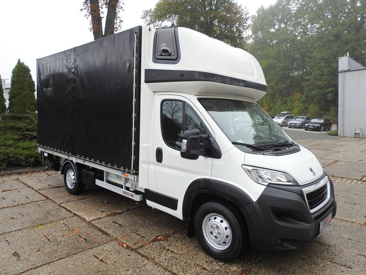PEUGEOT BOXER  TARPAULIN LIFT 8 PALLETS WEBASTO LED LIGHTS AIR CONDITIONING  165HP - Curtain side van: picture 4 PEUGEOT BOXER  TARPAULIN LIFT 8 PALLETS WEBASTO LED LIGHTS AIR CONDITIONING  165HP - Curtain side van: picture 4