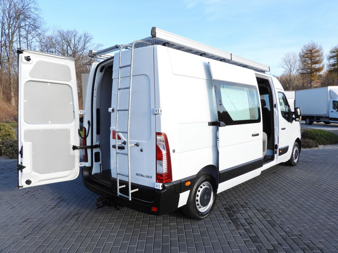 RENAULT MASTER BOX DELIVERY VAN 7 SEATS CRUISE CONTROL NAVIGATION LED LIGHTS AIR CONDITIONING 180HP - Panel van: picture 3 RENAULT MASTER BOX DELIVERY VAN 7 SEATS CRUISE CONTROL NAVIGATION LED LIGHTS AIR CONDITIONING 180HP - Panel van: picture 3