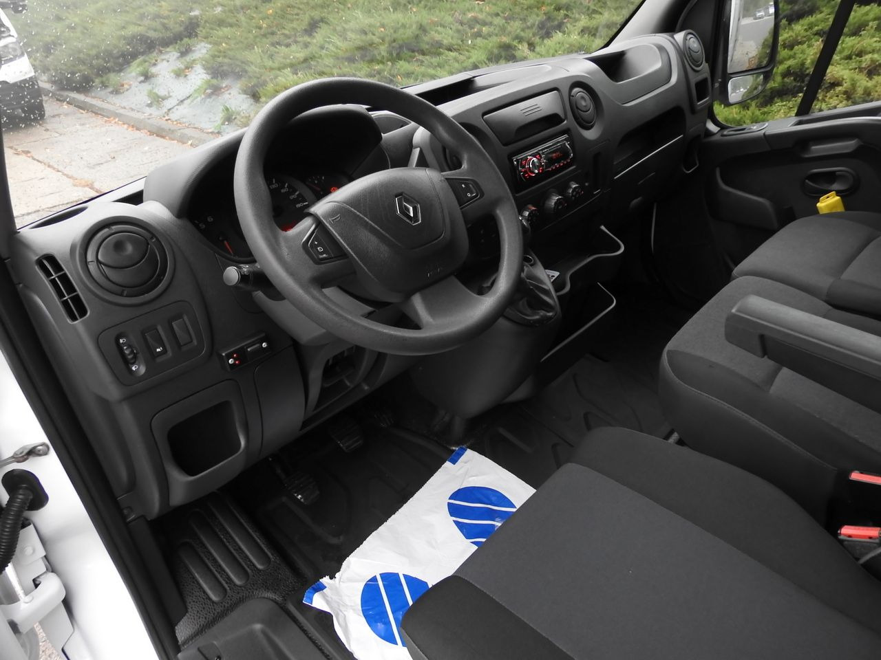 RENAULT MASTER - Curtain side van: picture 2 RENAULT MASTER - Curtain side van: picture 2