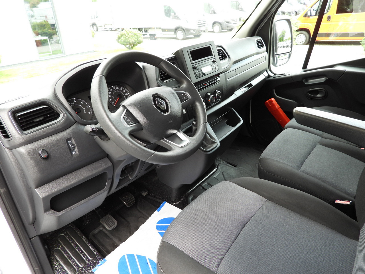 RENAULT MASTER TARPAULIN 10 PALLETS CRUISE CONTROL LED LIGHTS AIR CONDITIONING 165HP - Curtain side van: picture 2 RENAULT MASTER TARPAULIN 10 PALLETS CRUISE CONTROL LED LIGHTS AIR CONDITIONING 165HP - Curtain side van: picture 2