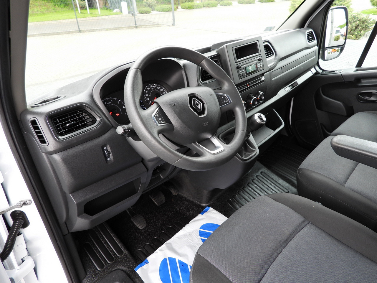 RENAULT MASTER TARPAULIN 10 PALLETS CRUISE CONTROL LED LIGHTS PNEUMATICS AIR CONDITIONING 165HP - Curtain side van: picture 2 RENAULT MASTER TARPAULIN 10 PALLETS CRUISE CONTROL LED LIGHTS PNEUMATICS AIR CONDITIONING 165HP - Curtain side van: picture 2