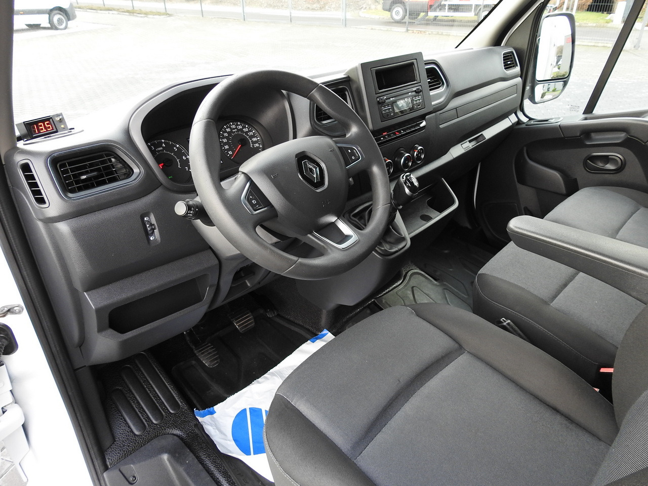 RENAULT MASTER TARPAULIN 10 PALLETS WEBASTO CRUISE CONTROL AIR CONDITIONING LED LIGHTS PNEUMATICS 165HP - Curtain side van: picture 2 RENAULT MASTER TARPAULIN 10 PALLETS WEBASTO CRUISE CONTROL AIR CONDITIONING LED LIGHTS PNEUMATICS 165HP - Curtain side van: picture 2