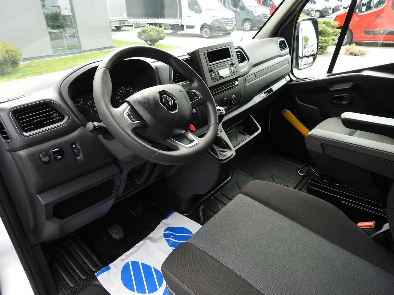 RENAULT MASTER TARPAULIN 10 PALLETS WEBASTO CRUISE CONTROL AIR CONDITIONING LED LIGHTS PNEUMATICS 165HP - Curtain side van: picture 2 RENAULT MASTER TARPAULIN 10 PALLETS WEBASTO CRUISE CONTROL AIR CONDITIONING LED LIGHTS PNEUMATICS 165HP - Curtain side van: picture 2