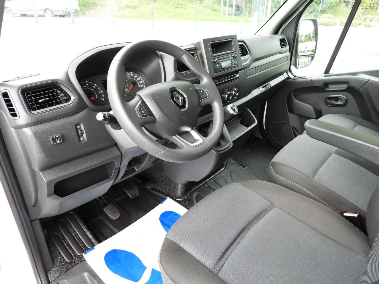 RENAULT MASTER TARPAULIN LIFT 9 PALLETS WEBASTO CRUISE CONTROL LED LIGHTS PNEUMATICS AIR CONDITIONING 165HP - Curtain side van: picture 2 RENAULT MASTER TARPAULIN LIFT 9 PALLETS WEBASTO CRUISE CONTROL LED LIGHTS PNEUMATICS AIR CONDITIONING 165HP - Curtain side van: picture 2