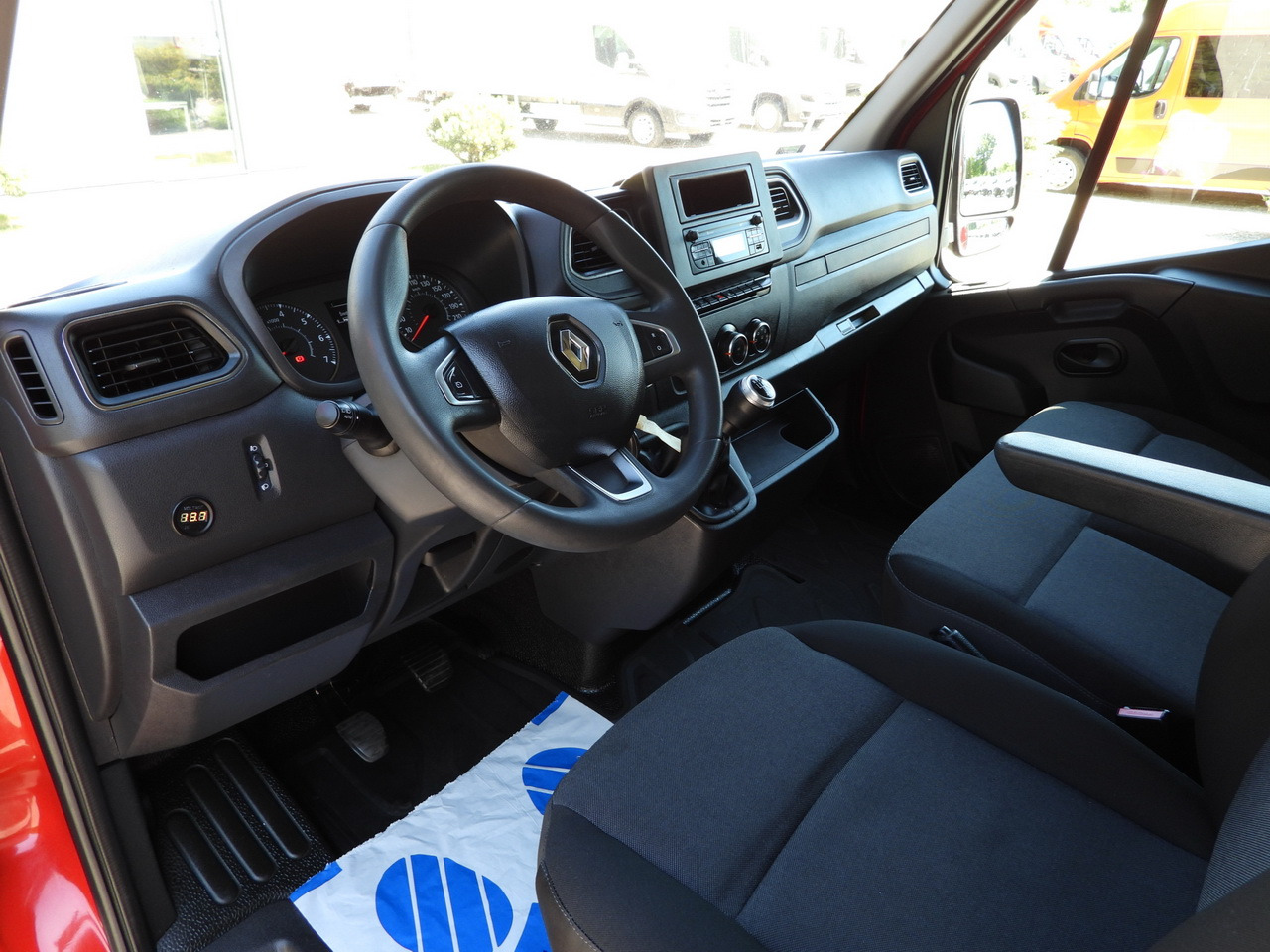 RENAULT MASTER TARPAULIN WEBASTO CRUISE CONTROL LED LIGHTS PNEUMATICS AIR CONDITIONING 165HP - Curtain side van: picture 2 RENAULT MASTER TARPAULIN WEBASTO CRUISE CONTROL LED LIGHTS PNEUMATICS AIR CONDITIONING 165HP - Curtain side van: picture 2