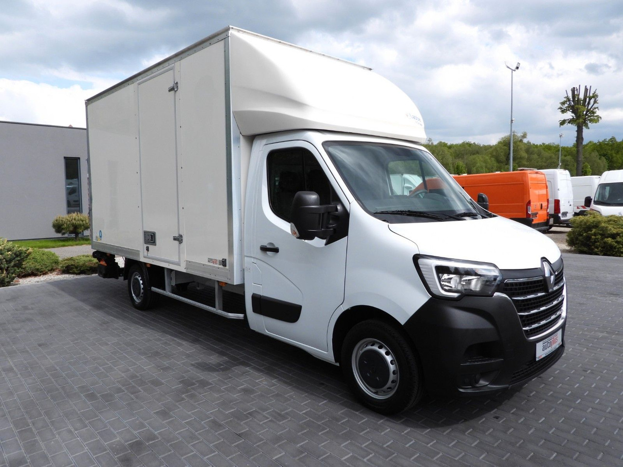 Renault MASTER KOFFER AUFZUG 8 PALETTEN TEMPOMAT A/C LED Renault MASTER KOFFER AUFZUG 8 PALETTEN TEMPOMAT A/C LED - Box van: picture 4 Renault MASTER KOFFER AUFZUG 8 PALETTEN TEMPOMAT A/C LED Renault MASTER KOFFER AUFZUG 8 PALETTEN TEMPOMAT A/C LED - Box van: picture 4