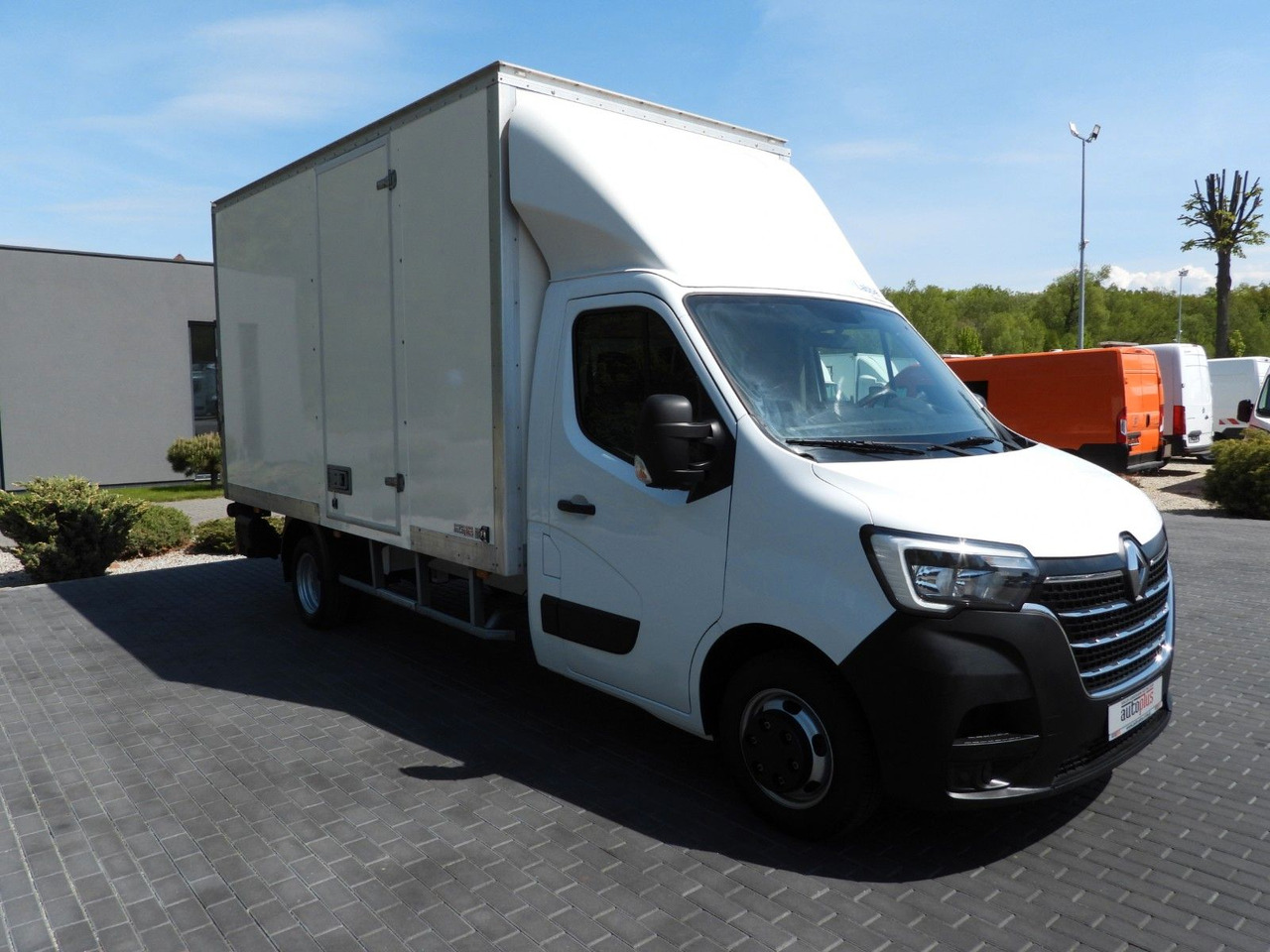 Renault MASTER KOFFER AUFZUG 8 PALETTEN TEMPOMAT NAVI - Box van: picture 4 Renault MASTER KOFFER AUFZUG 8 PALETTEN TEMPOMAT NAVI - Box van: picture 4