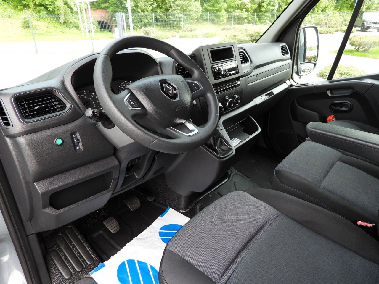 Renault MASTER PRITSCHE PLANE 10 PALETTEN WEBASTO TEMPOM - Curtain side van: picture 2 Renault MASTER PRITSCHE PLANE 10 PALETTEN WEBASTO TEMPOM - Curtain side van: picture 2