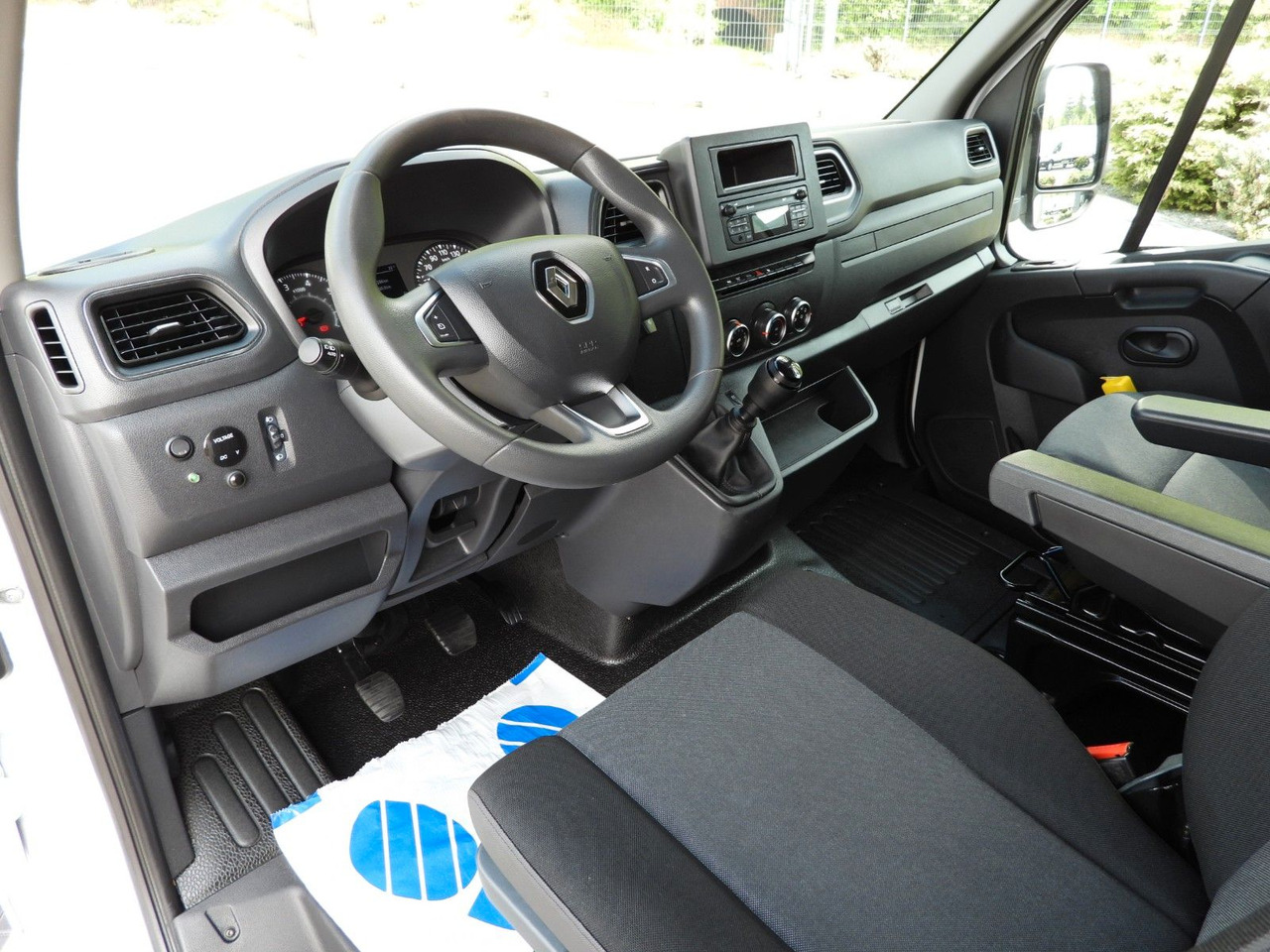Renault MASTER PRITSCHE PLANE 8 PALETTEN TEMPOMAT A/C - Curtain side van, Combi van: picture 2 Renault MASTER PRITSCHE PLANE 8 PALETTEN TEMPOMAT A/C - Curtain side van, Combi van: picture 2