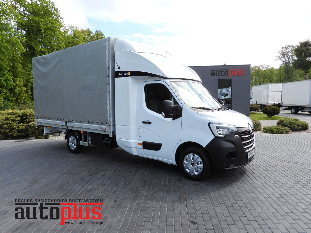 Renault MASTER PRITSCHE PLANE 8 PALETTEN TEMPOMAT A/C - Curtain side van, Combi van: picture 1 Renault MASTER PRITSCHE PLANE 8 PALETTEN TEMPOMAT A/C - Curtain side van, Combi van: picture 1