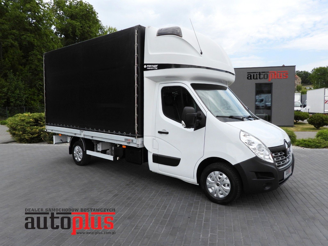Renault MASTER PRITSCHE PLANE 8 PALETTEN WEBASTO - Curtain side van: picture 1 Renault MASTER PRITSCHE PLANE 8 PALETTEN WEBASTO - Curtain side van: picture 1