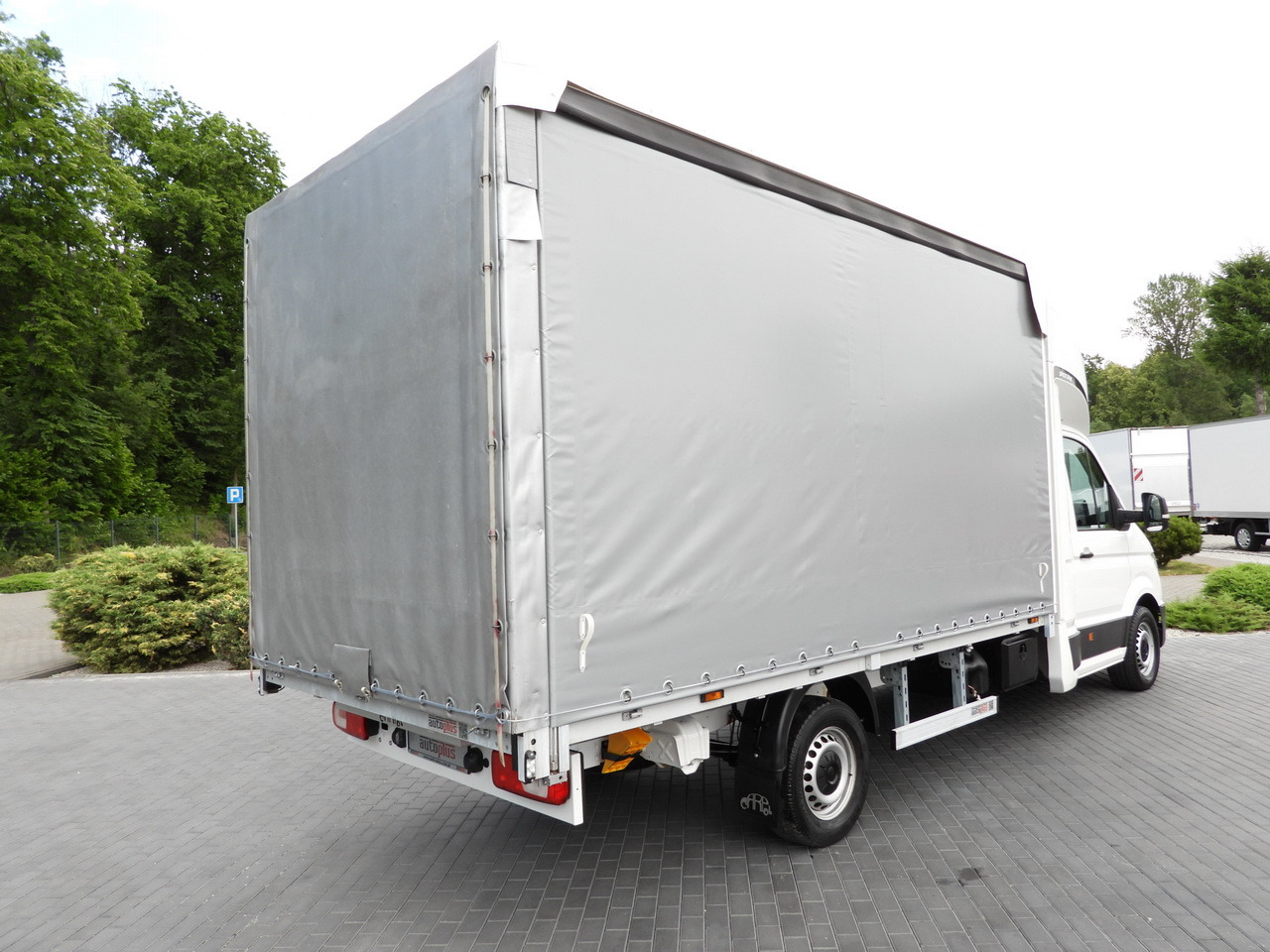 VOLKSWAGEN CRAFTER TARPAULIN 8 PALLETS CRUISE CONTROL LED LIGHTS AIR CONDITIONING 180HP - Curtain side van: picture 3 VOLKSWAGEN CRAFTER TARPAULIN 8 PALLETS CRUISE CONTROL LED LIGHTS AIR CONDITIONING 180HP - Curtain side van: picture 3