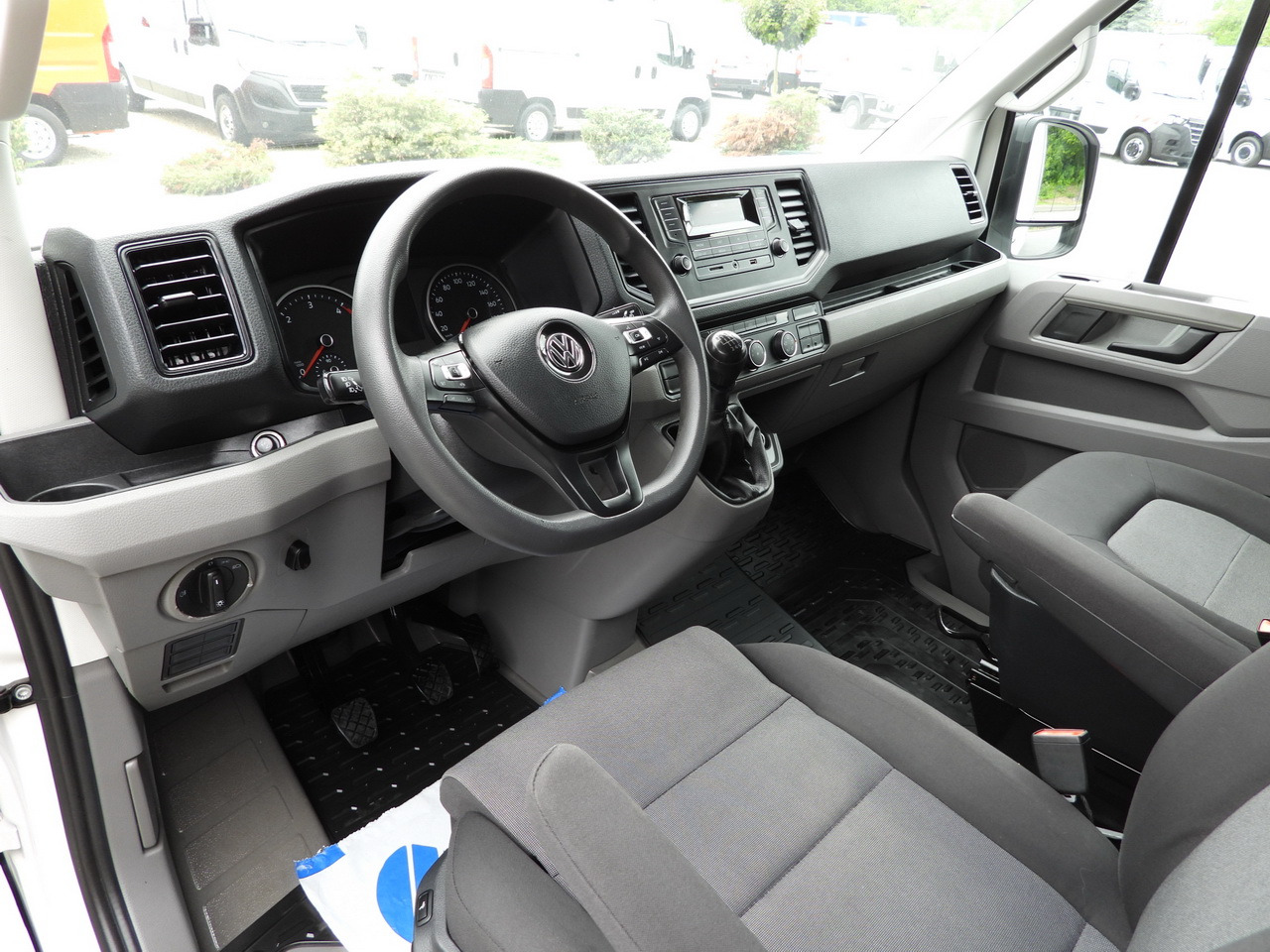 VOLKSWAGEN CRAFTER TARPAULIN 8 PALLETS CRUISE CONTROL LED LIGHTS AIR CONDITIONING 180HP - Curtain side van: picture 2 VOLKSWAGEN CRAFTER TARPAULIN 8 PALLETS CRUISE CONTROL LED LIGHTS AIR CONDITIONING 180HP - Curtain side van: picture 2