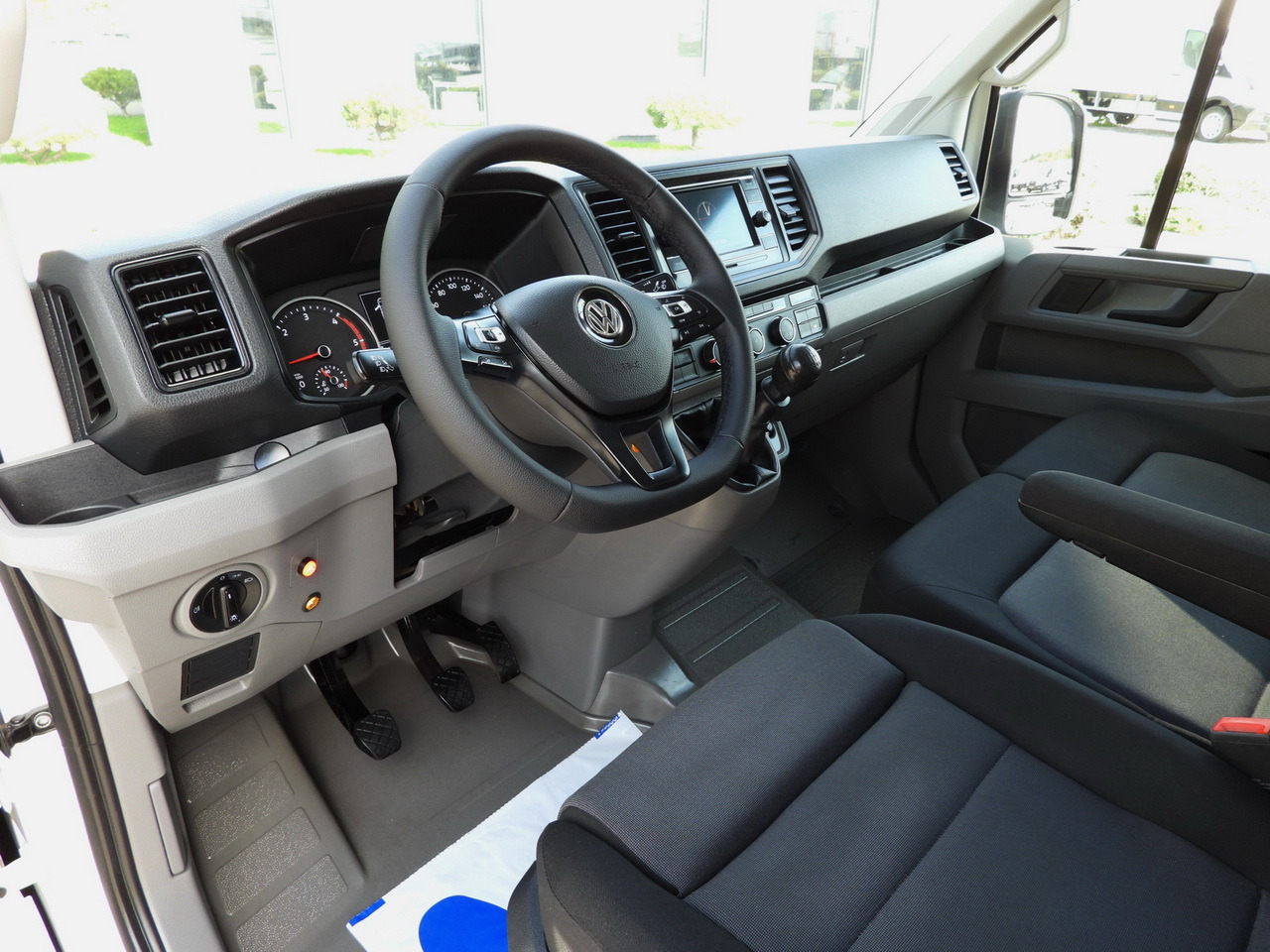 VOLKSWAGEN CRAFTER TARPAULIN LIFT 8 PALLETS CRUISE CONTROL LED LIGHTS TWIN WHEELS AIR CONDITIONING 180HP - Curtain side van: picture 2 VOLKSWAGEN CRAFTER TARPAULIN LIFT 8 PALLETS CRUISE CONTROL LED LIGHTS TWIN WHEELS AIR CONDITIONING 180HP - Curtain side van: picture 2