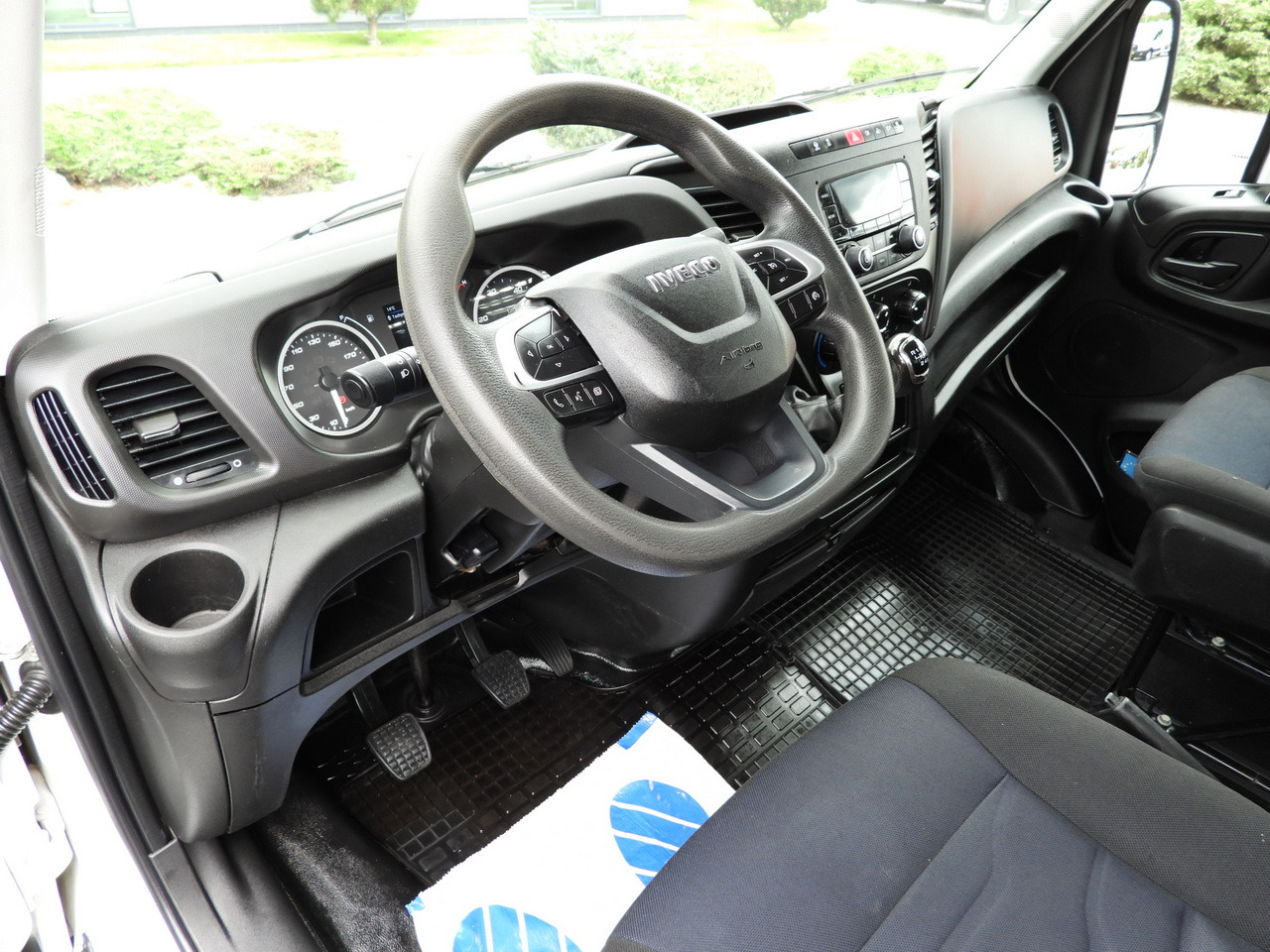 IVECO DAILY 35C14 TIPPER DOUBLE CABIN DOKA 6 SEATS CRUISE CONTROL TWIN WHEELS AIR CONDITIONING 140HP - Van: picture 2 IVECO DAILY 35C14 TIPPER DOUBLE CABIN DOKA 6 SEATS CRUISE CONTROL TWIN WHEELS AIR CONDITIONING 140HP - Van: picture 2