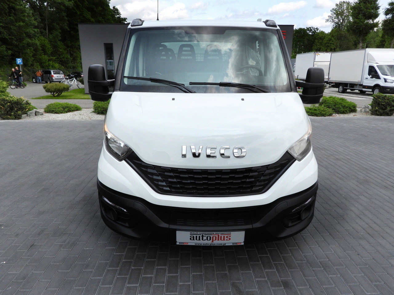 IVECO DAILY 35C14 TIPPER DOUBLE CABIN DOKA 6 SEATS CRUISE CONTROL TWIN WHEELS AIR CONDITIONING 140HP - Van: picture 5 IVECO DAILY 35C14 TIPPER DOUBLE CABIN DOKA 6 SEATS CRUISE CONTROL TWIN WHEELS AIR CONDITIONING 140HP - Van: picture 5