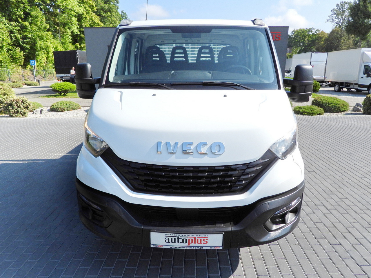 IVECO DAILY 35C16 TIPPER DOUBLE CABIN DOKA 6 SEATS TWIN WHEELS AIR CONDITIONING 160HP - Van: picture 5 IVECO DAILY 35C16 TIPPER DOUBLE CABIN DOKA 6 SEATS TWIN WHEELS AIR CONDITIONING 160HP - Van: picture 5