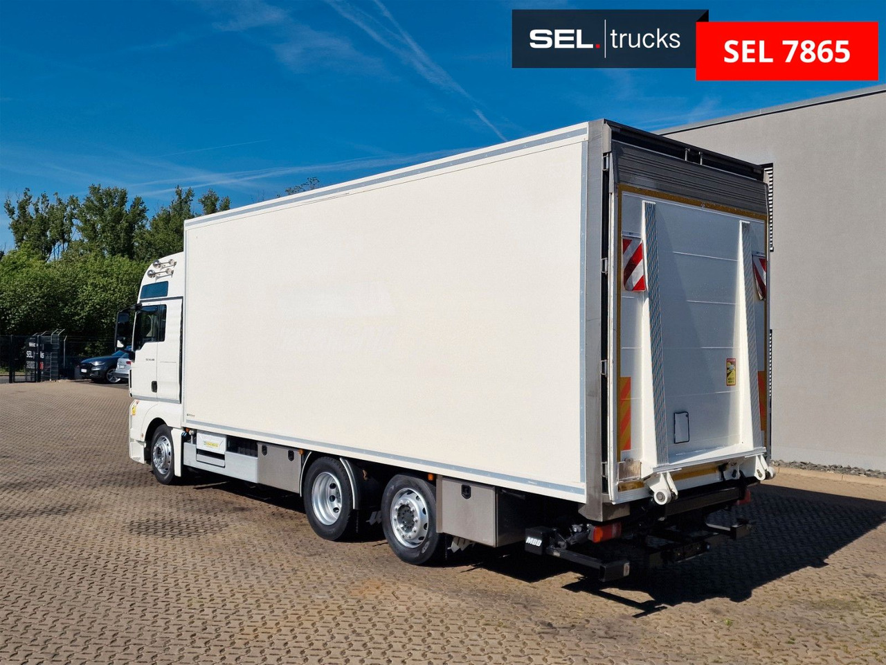 MAN TGX 24.400 6X2-2 LL-U / Intarder / Ldbw / Konvek - Box truck: picture 1 MAN TGX 24.400 6X2-2 LL-U / Intarder / Ldbw / Konvek - Box truck: picture 1