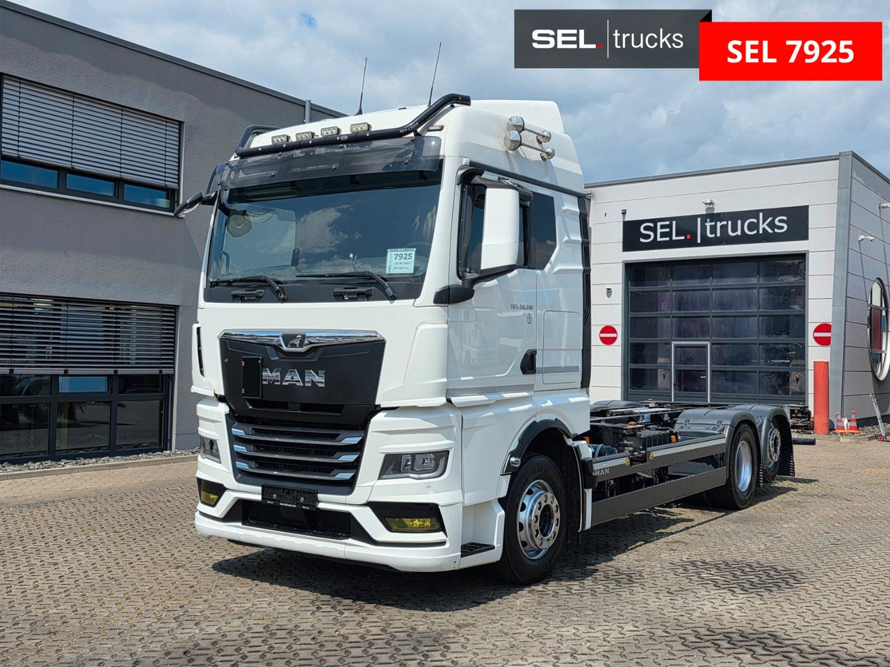 MAN TGX 26.510 6x2-2 LL CH / ZF Intarder / Liftachse - Container transporter/ Swap body truck: picture 1 MAN TGX 26.510 6x2-2 LL CH / ZF Intarder / Liftachse - Container transporter/ Swap body truck: picture 1